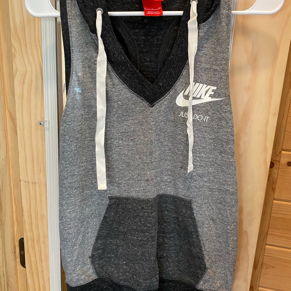 Nike Sleeveless Top
